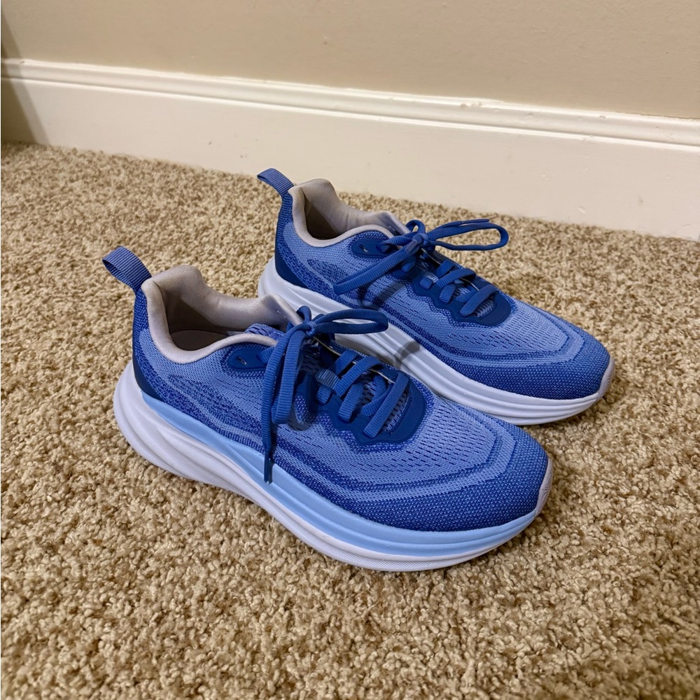Womens Blue Athletic Shoes 7.5 size NEWER!